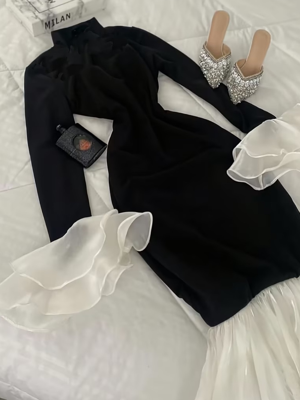 Ladies Elegant, Exquisite, Easy, Small Stand-Up Collar, Slim Waist, Black